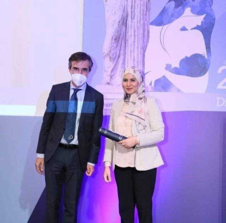 دكتوره مها محمد عبدالله استشاري النساء والتوليد والحقن المجهرى والمناظير النسائية