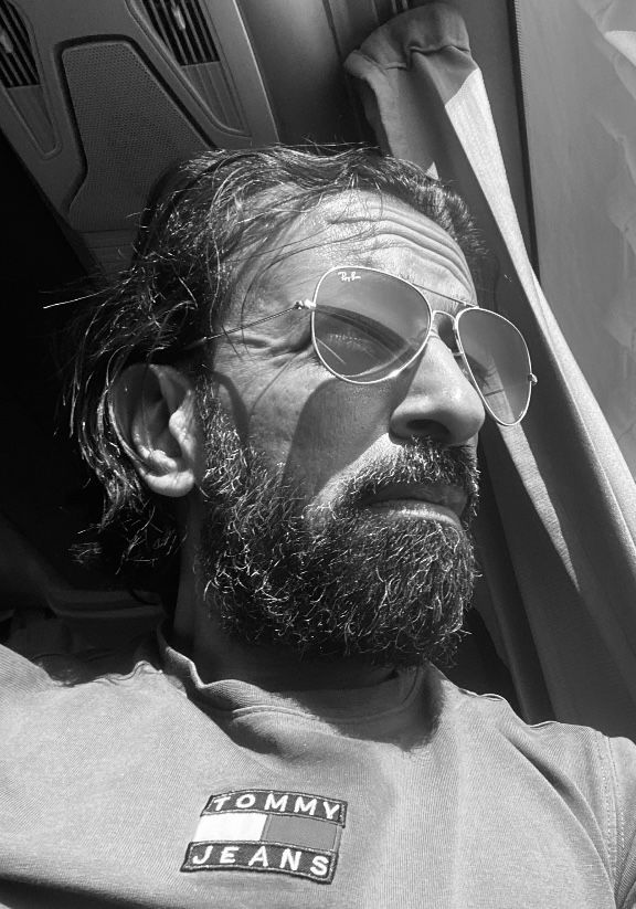 دكتور عبدالرحمن يس استشاري الجراحه العامه والمناظير وجراحات المستقيم والشرج بالليزر