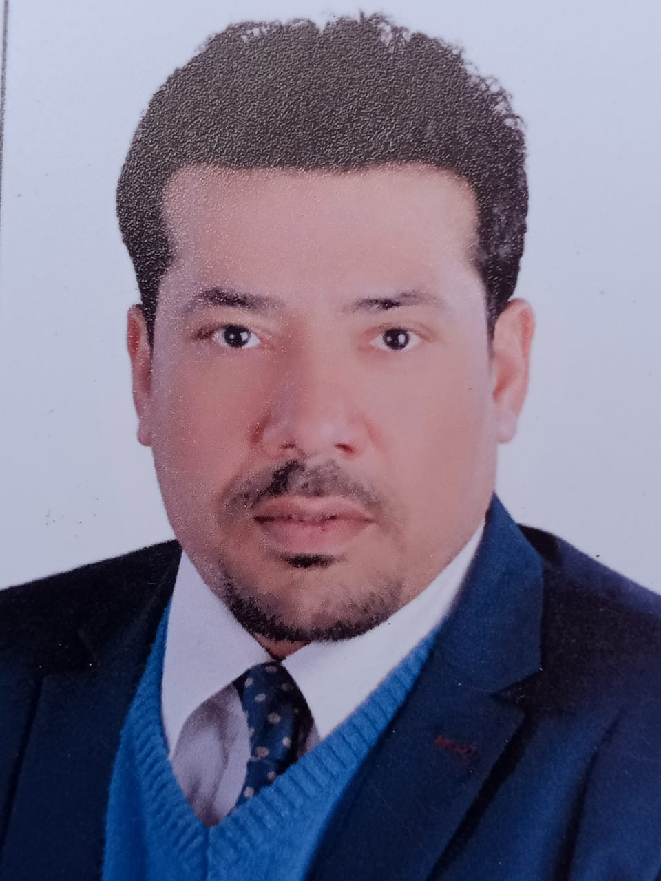 استاذ دكتور لطفي شويطر أستاذ م جراحة العظام و العمود الفقري كلية طب الأزهـر. القاهرة استشاري جراحة العمود الفقري بالمنظار و التدخل المحدود