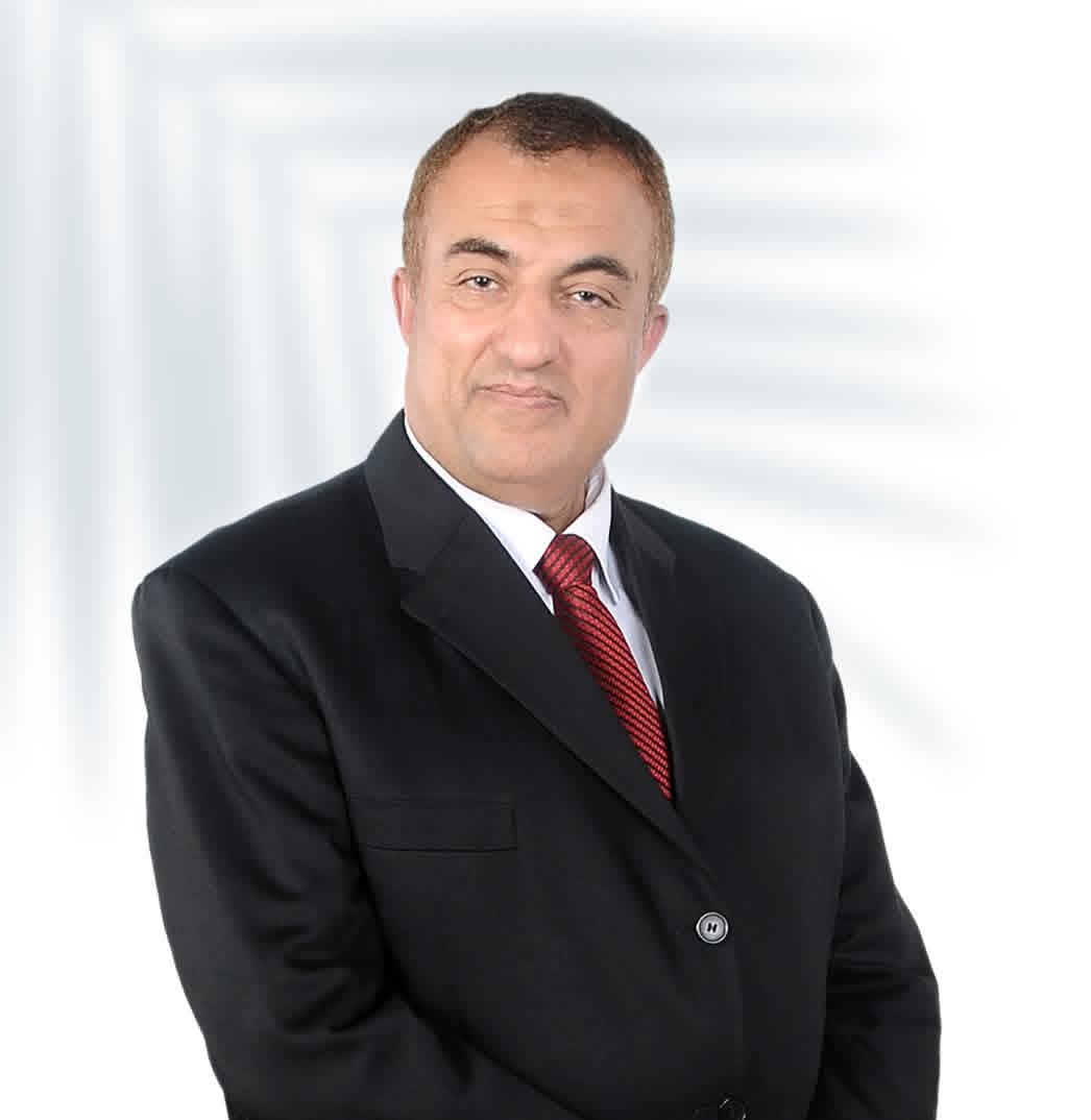 استاذ دكتور اسامة النحراوي استشاري طب وجراحة العيون