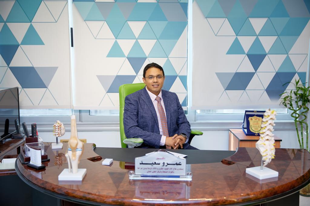 دكتور عمرو سعيد إستشاري علاج آلام العمود الفقري والمفاصل بدون جراحة